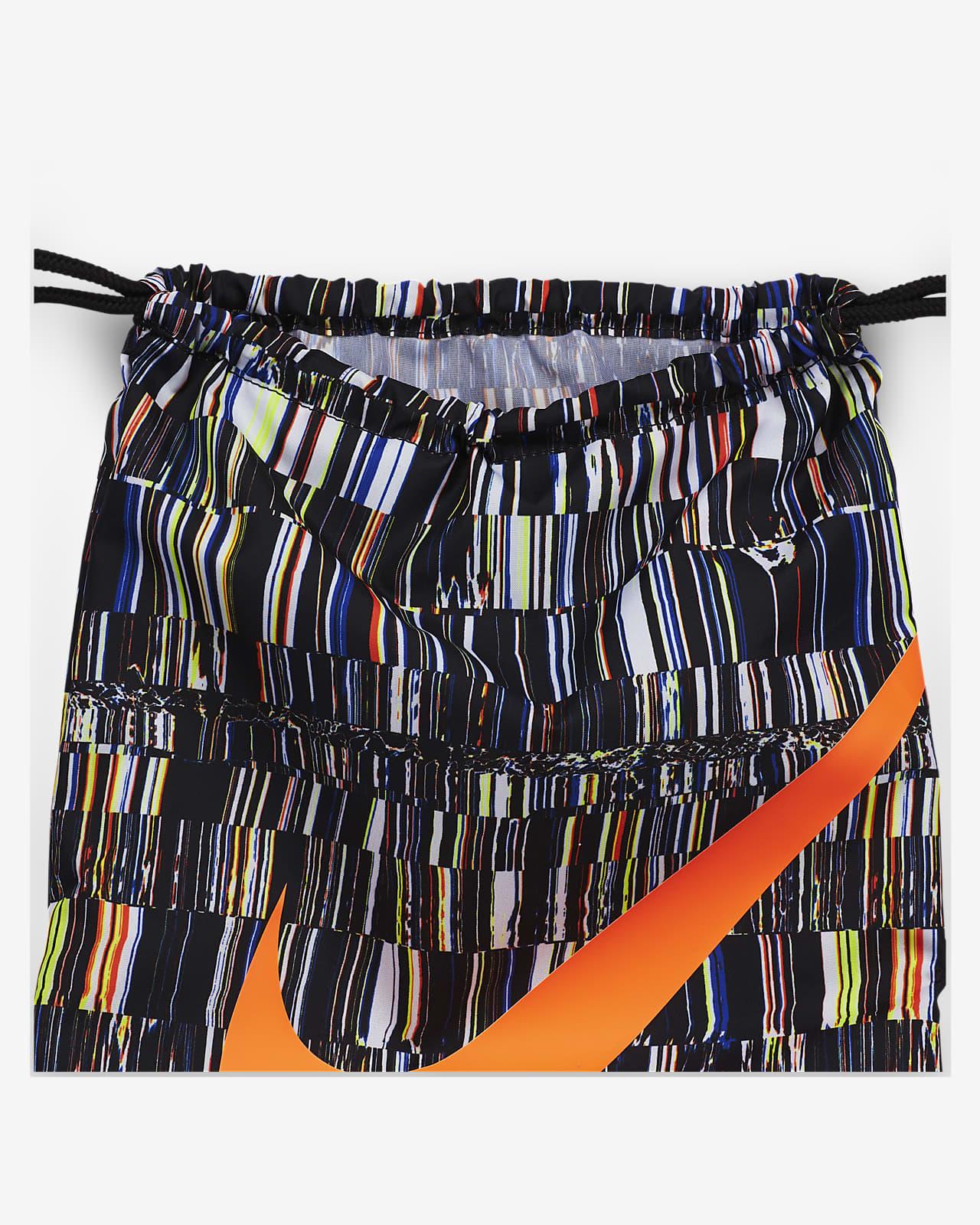 Nike CK5581-010 GMSK - AOP FA20 İPLİ SIRT PLAJ VE GYM ÇANTASI